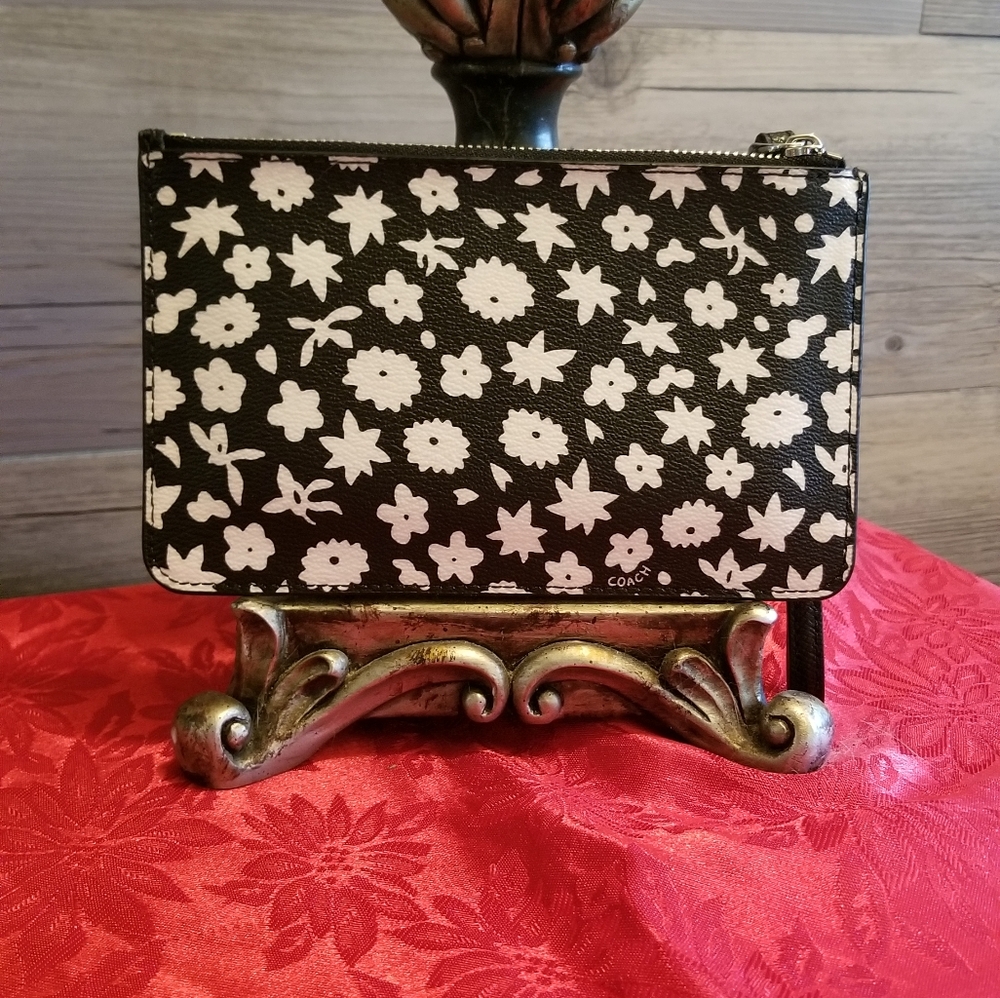 Coach Springtime wristlet - Picture 2 of 5